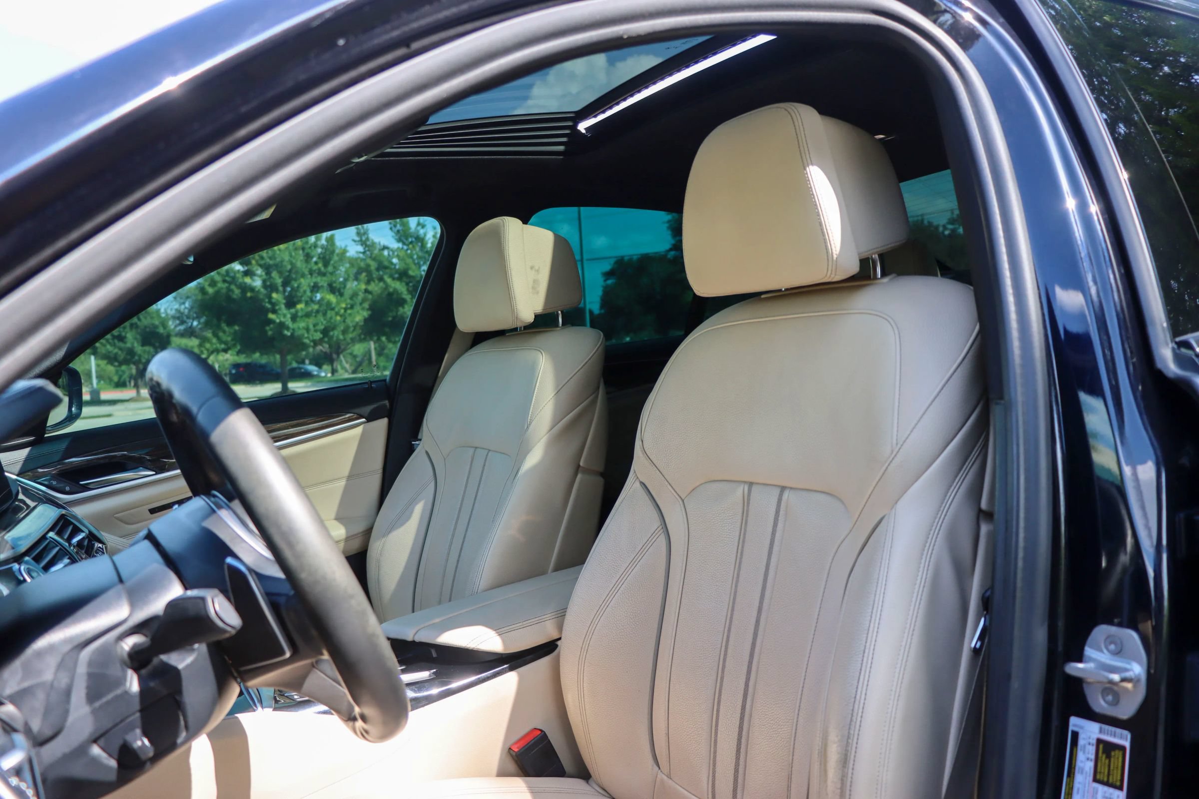 Used 2018 BMW 530i w/ M Sport Package RWD image 15