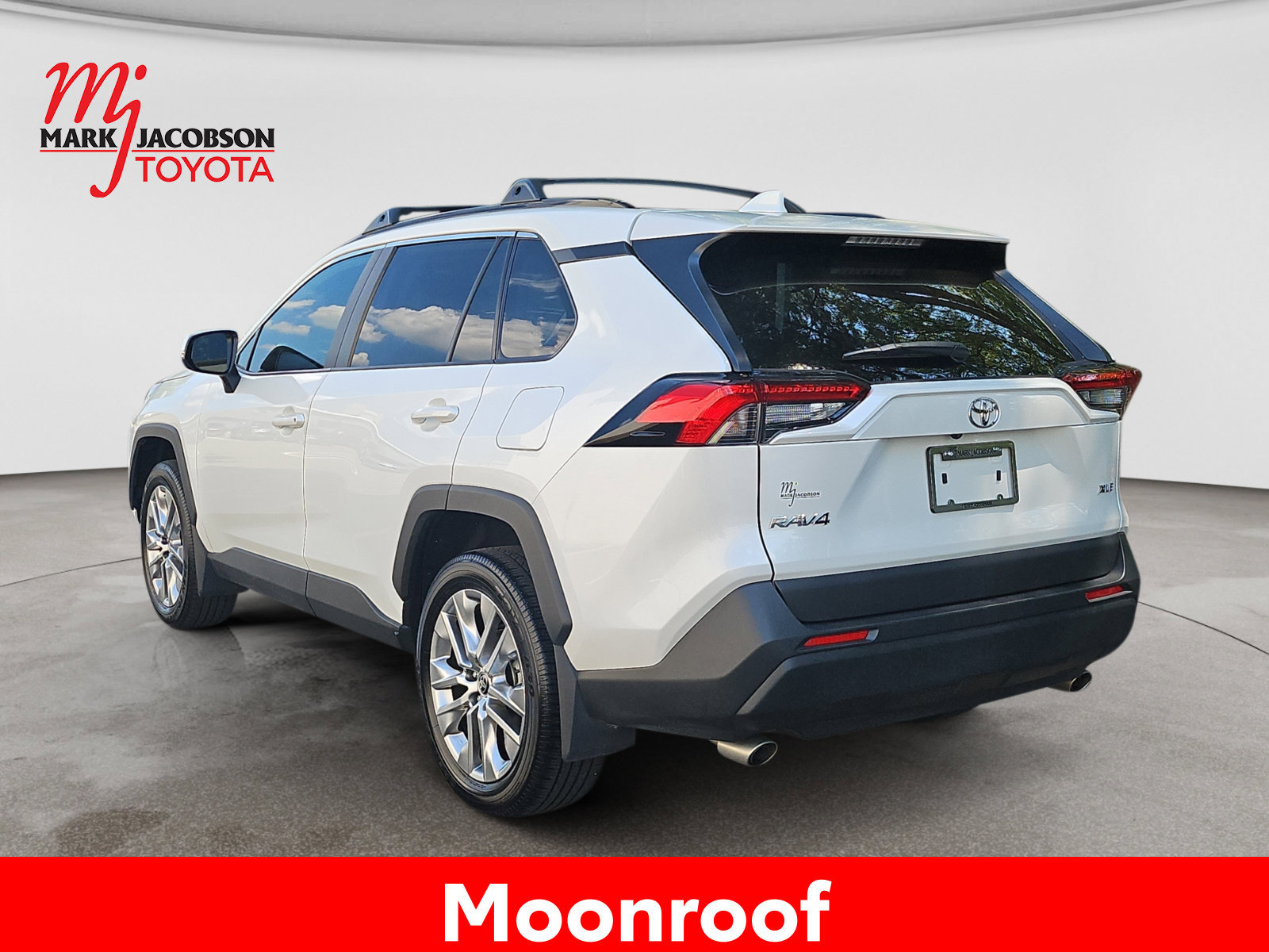 Used 2025 Toyota RAV4 XLE Premium FWD image 14