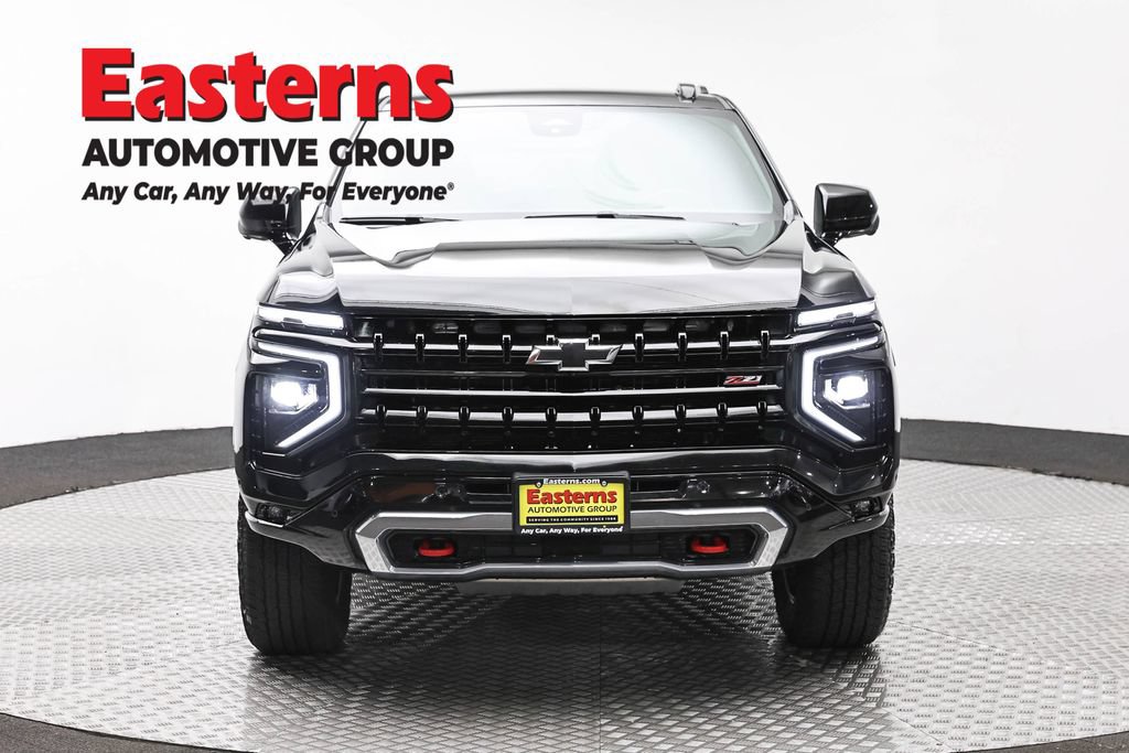 Used 2025 Chevrolet Suburban Z71 AWD/4WD image 2