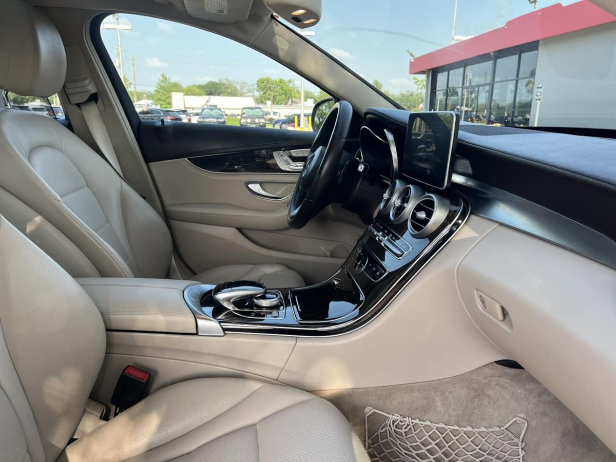 Used 2015 Mercedes-Benz C 300 4MATIC Sedan image 38