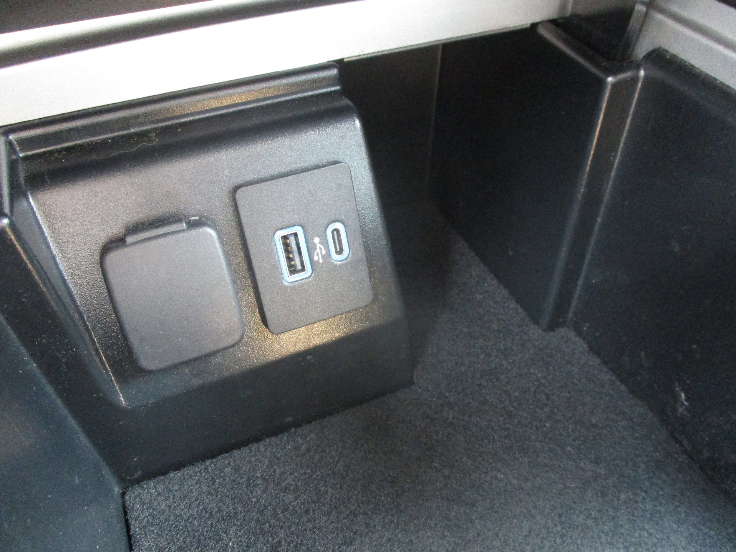 Used 2023 Ford Explorer XLT w/ Equipment Group 202A AWD/4WD image 30