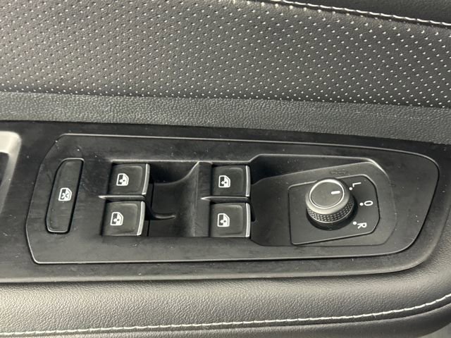 Used 2024 Volkswagen Atlas Cross Sport SE image 28