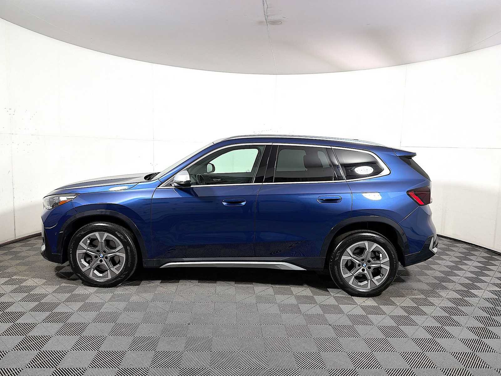 Used 2023 BMW X1 xDrive28i w/ Convenience Package AWD/4WD image 4