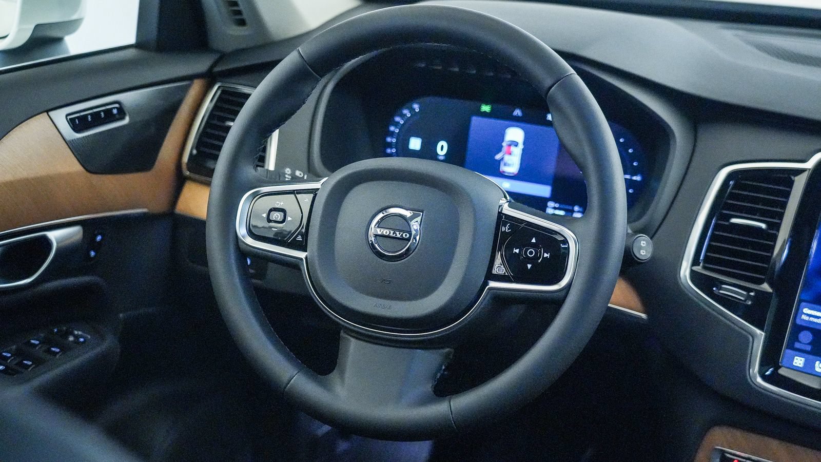 Certified 2024 Volvo XC90 T8 Plus w/ Protection Package Premier AWD/4WD image 16