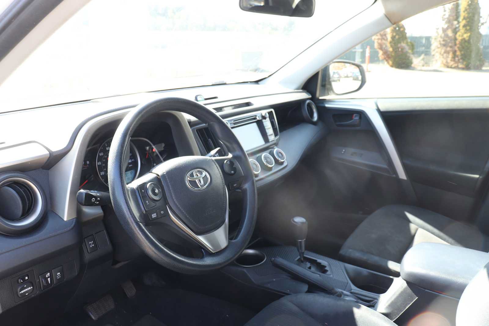 Used 2015 Toyota RAV4 LE AWD/4WD image 10