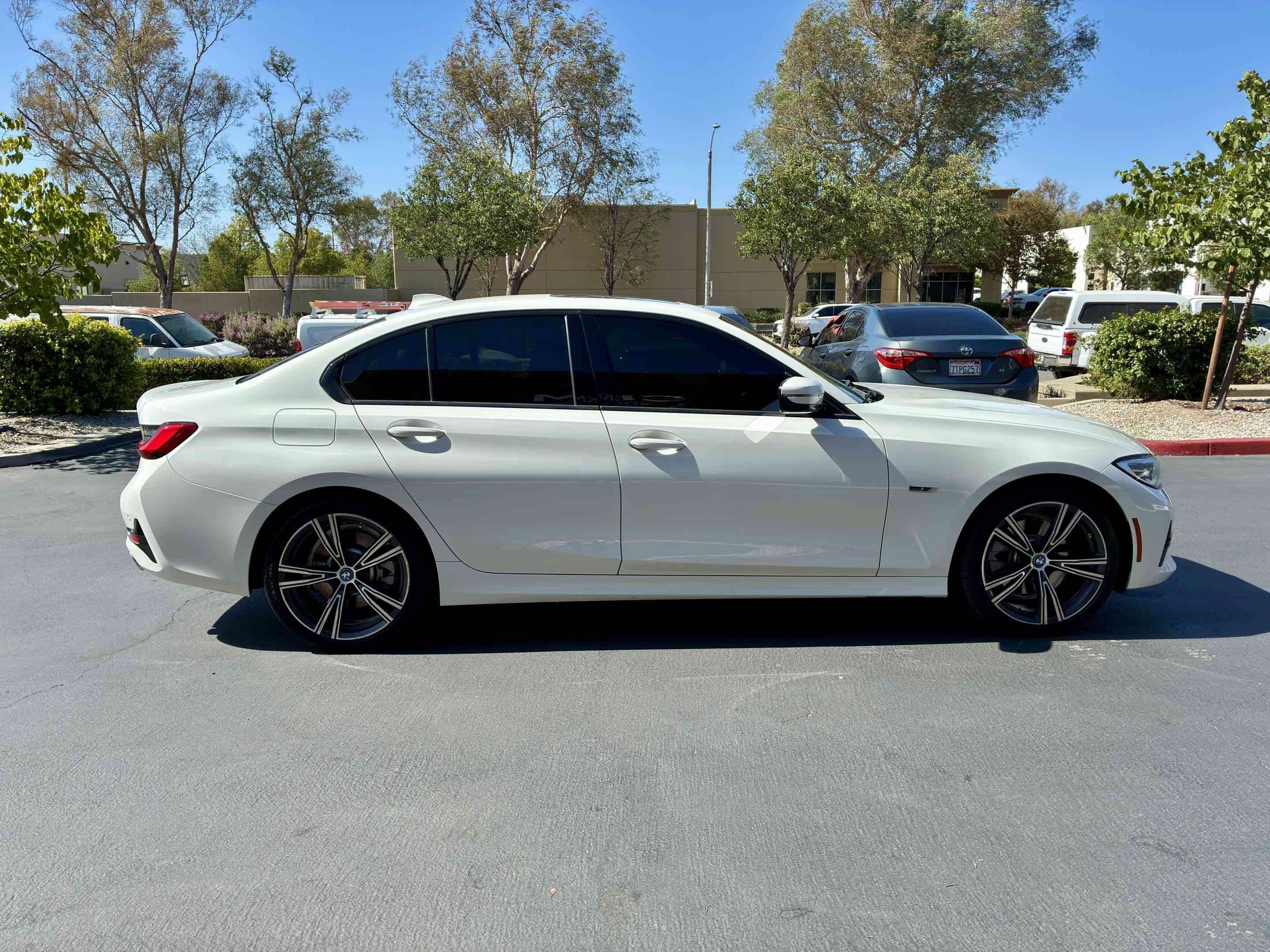Used 2022 BMW 330e w/ Driving Assistance Package RWD image 7