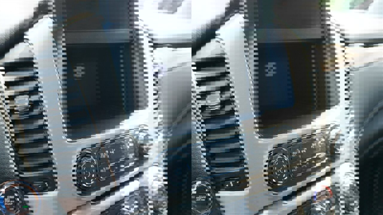 Used 2018 GMC Yukon Denali image 24