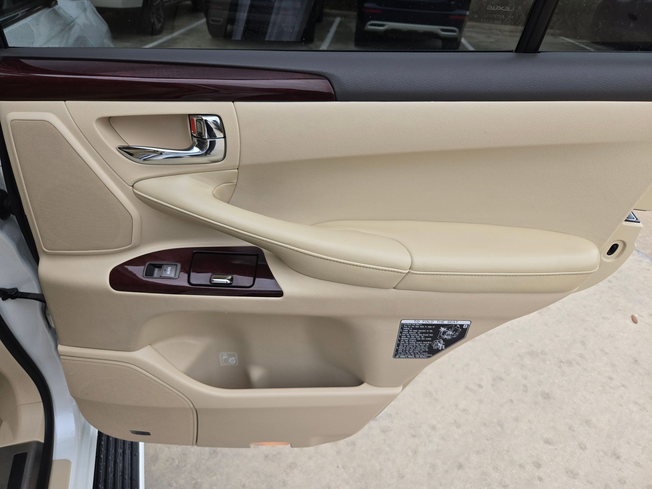 Used 2014 Lexus LX 570 4WD image 31