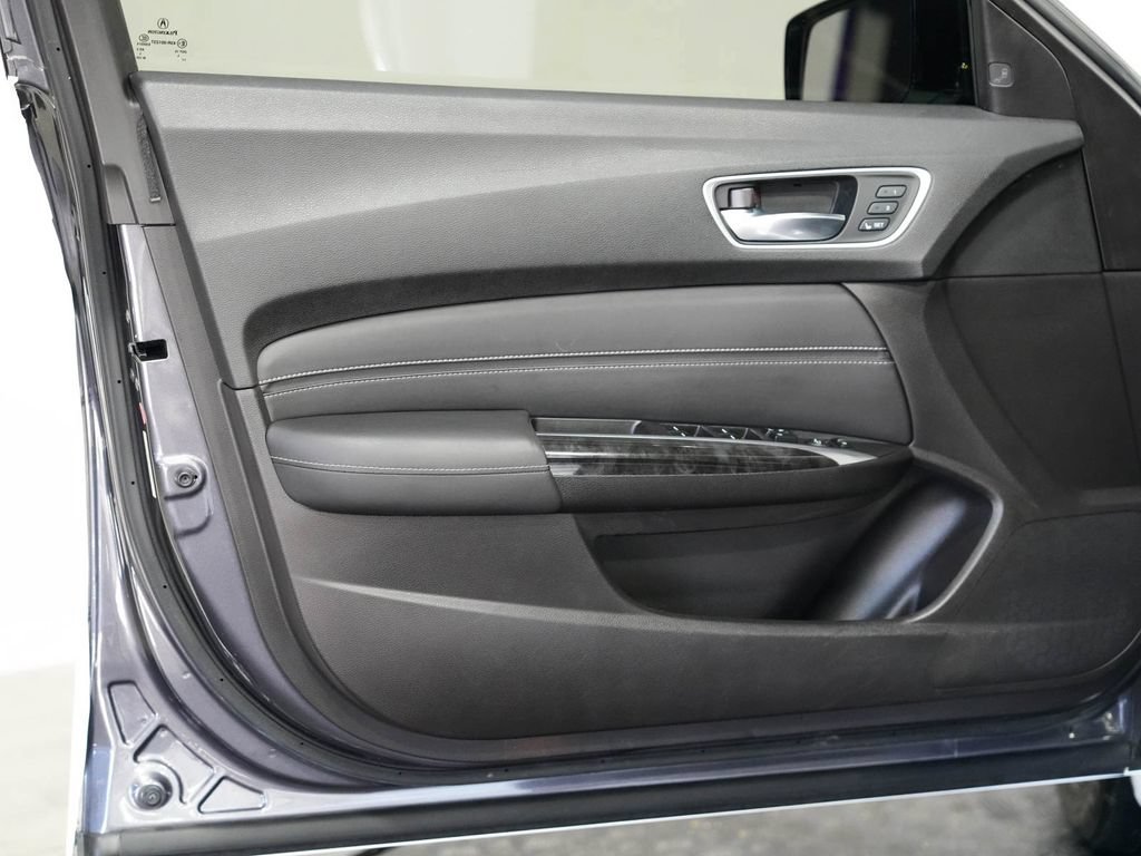 Used 2018 Acura TLX w/ Technology Package FWD image 11