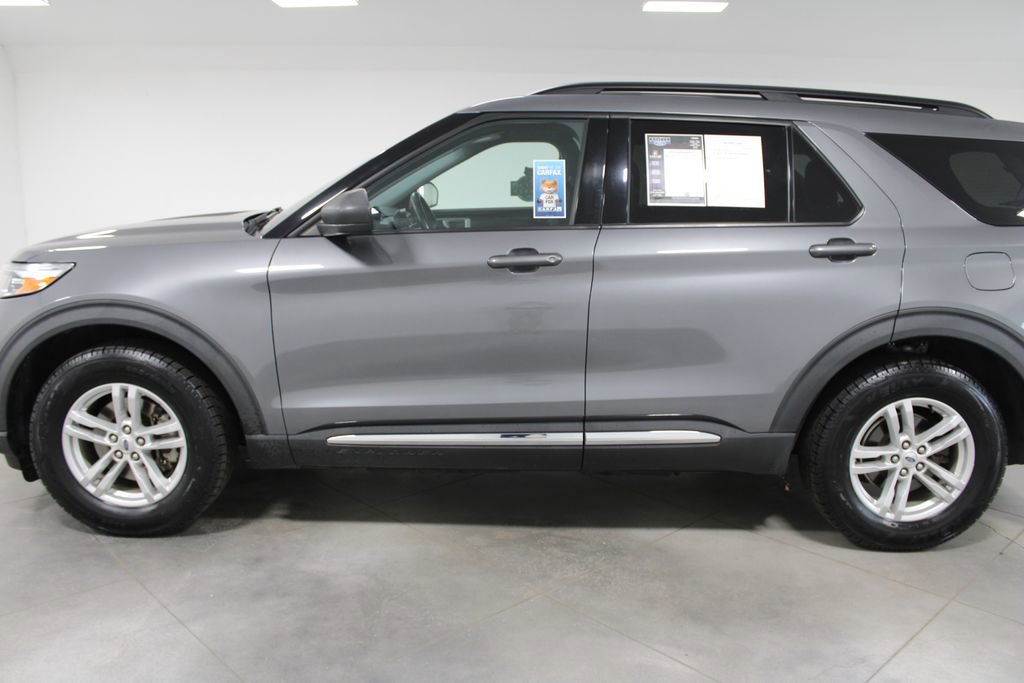 Used 2022 Ford Explorer XLT w/ Equipment Group 202A image 6