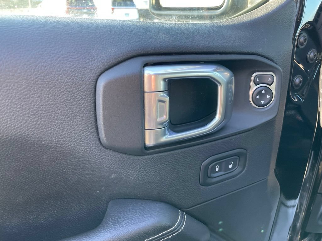Used 2021 Jeep Wrangler Unlimited Sahara AWD/4WD image 11