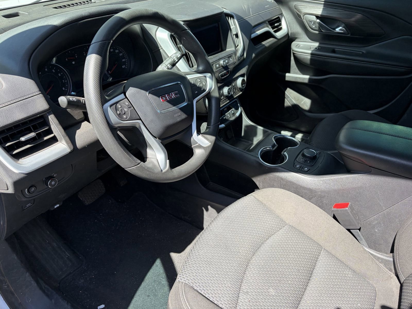 Used 2024 GMC Terrain SLE w/ Driver Convenience Package FWD image 10