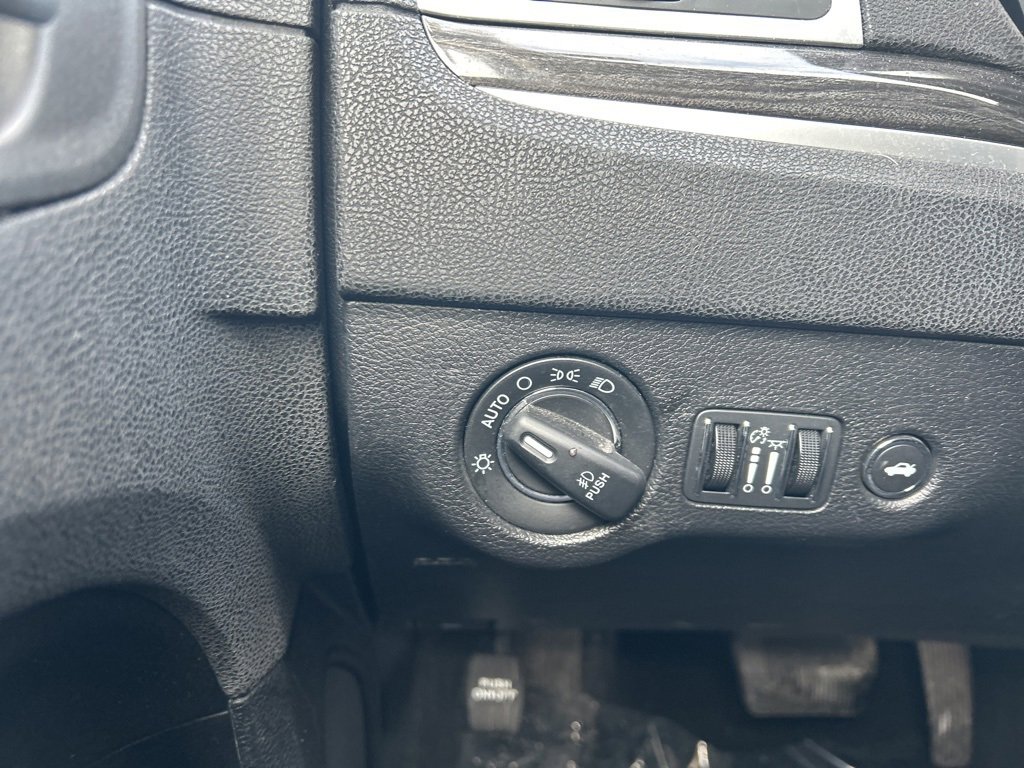 Used 2021 Chrysler 300 Touring L image 33