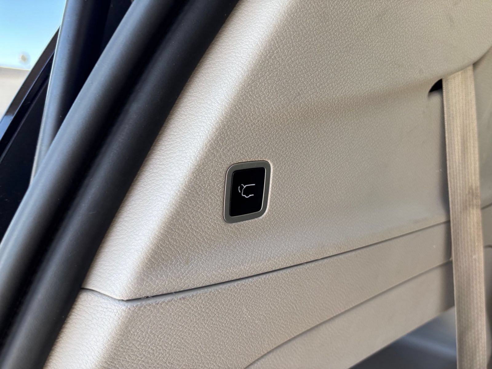 Used 2024 Chrysler Voyager LX FWD image 22