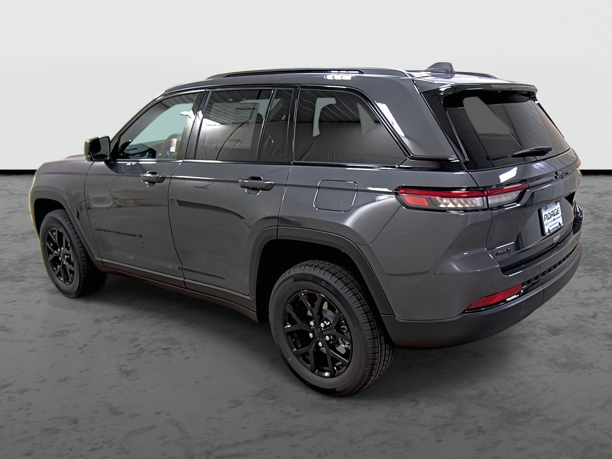 New 2025 Jeep Grand Cherokee 4WD image 2