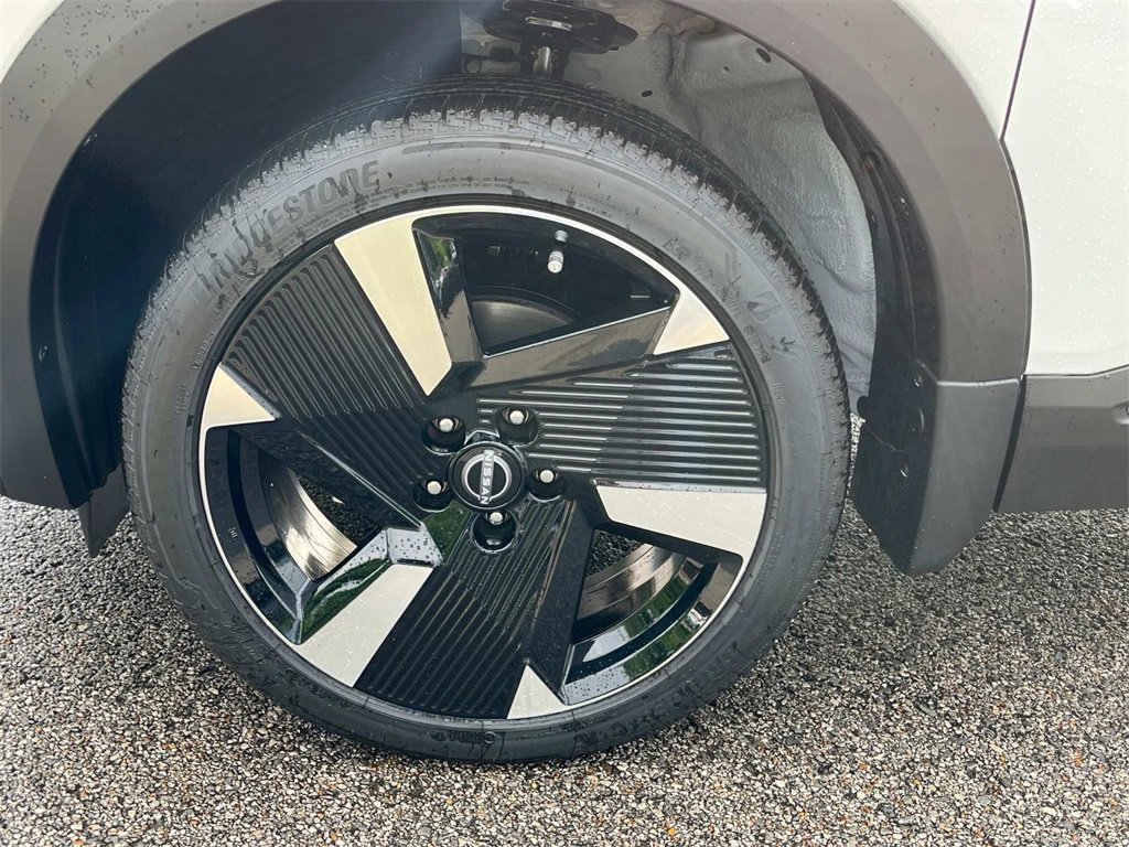 New 2025 Nissan Kicks SR image 12