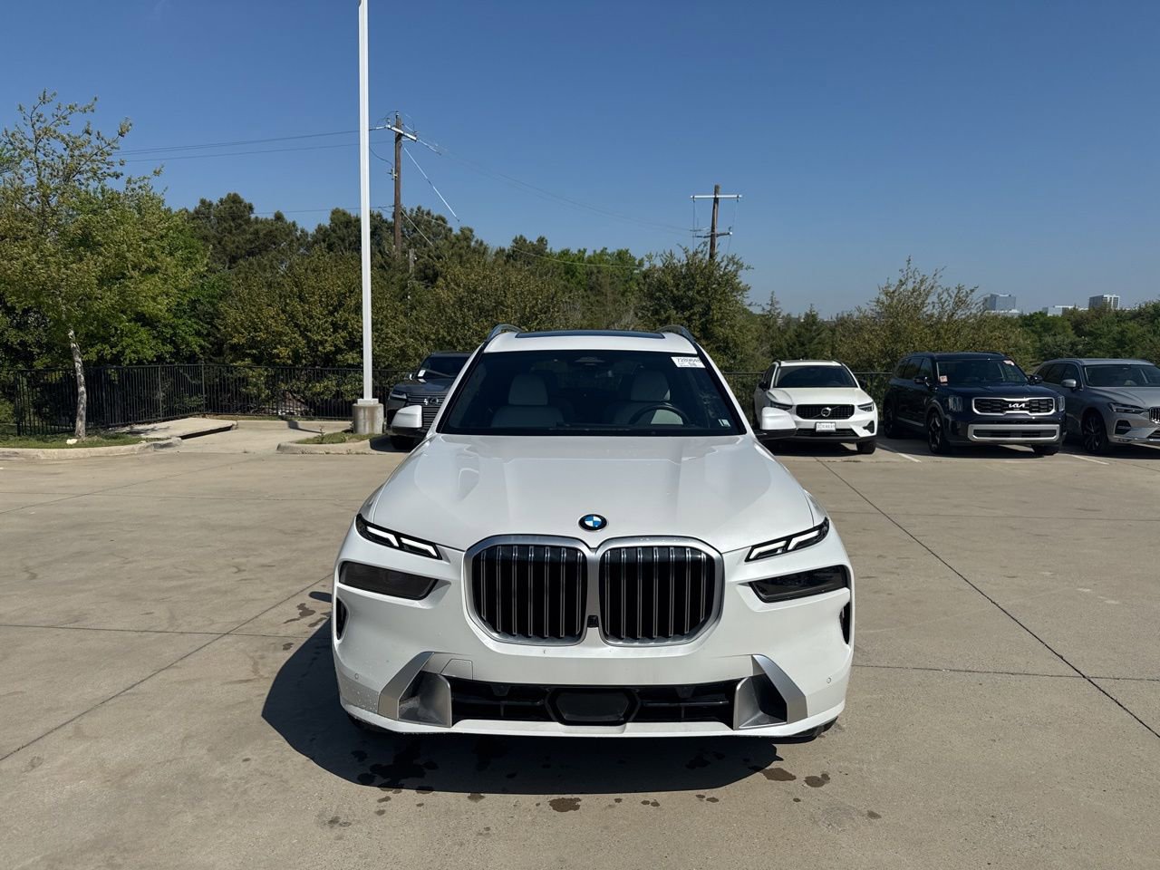 Used 2025 BMW X7 xDrive40i w/ Climate Comfort Package image 2