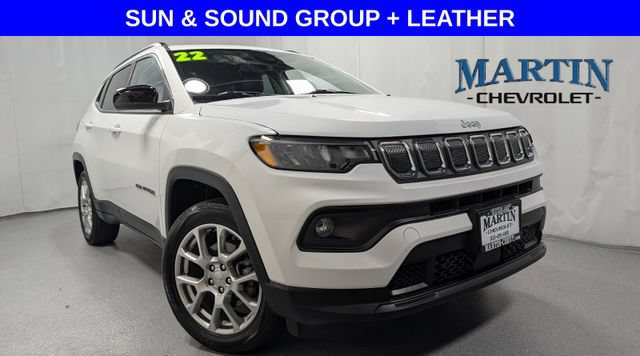 Used 2022 Jeep Compass Latitude w/ Sun and Sound Group AWD/4WD image 1