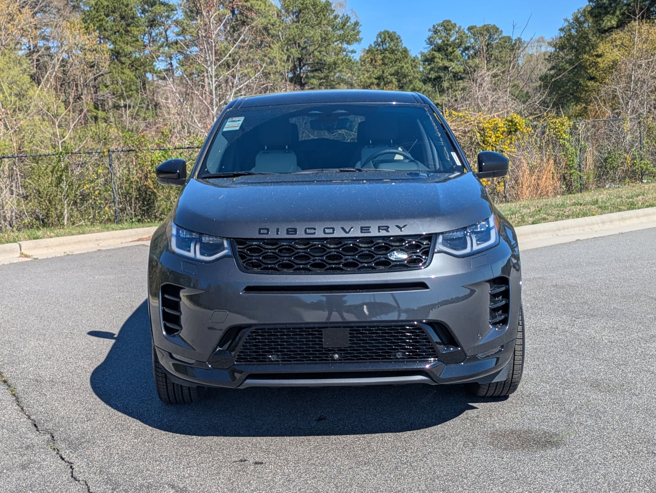 Certified 2025 Land Rover Discovery Sport Dynamic SE image 2