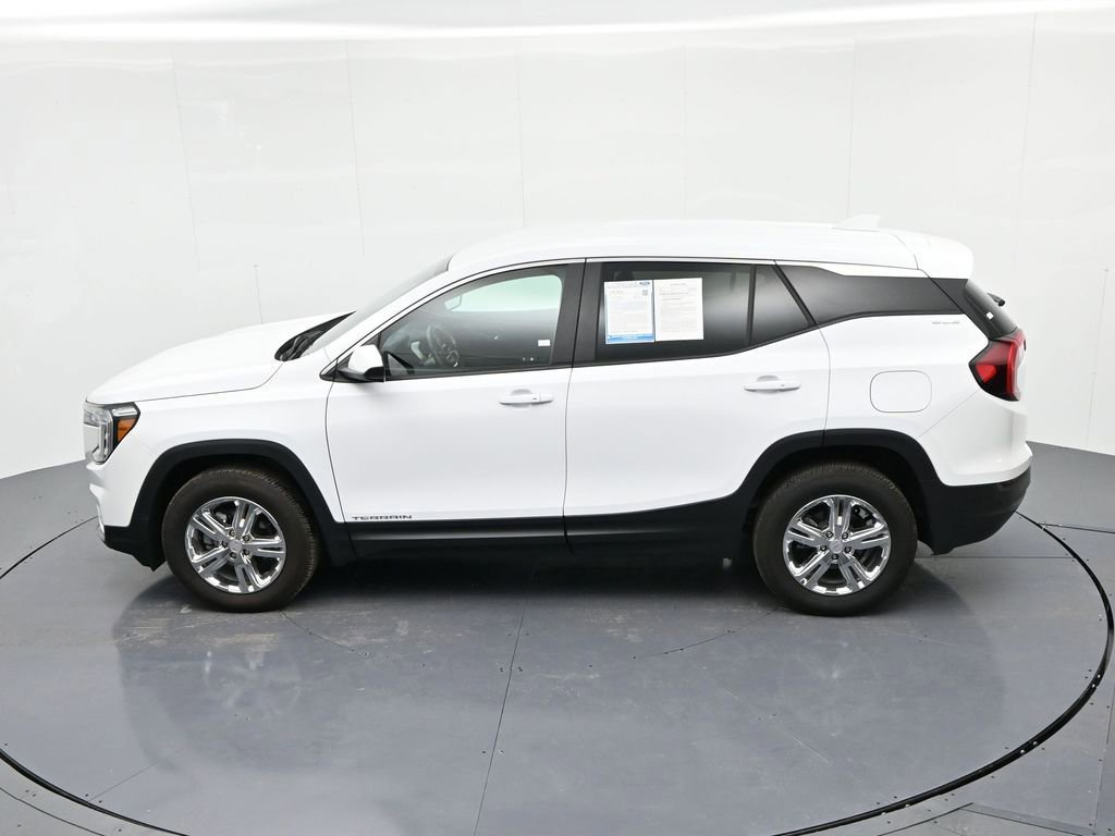 Used 2024 GMC Terrain SLE image 17