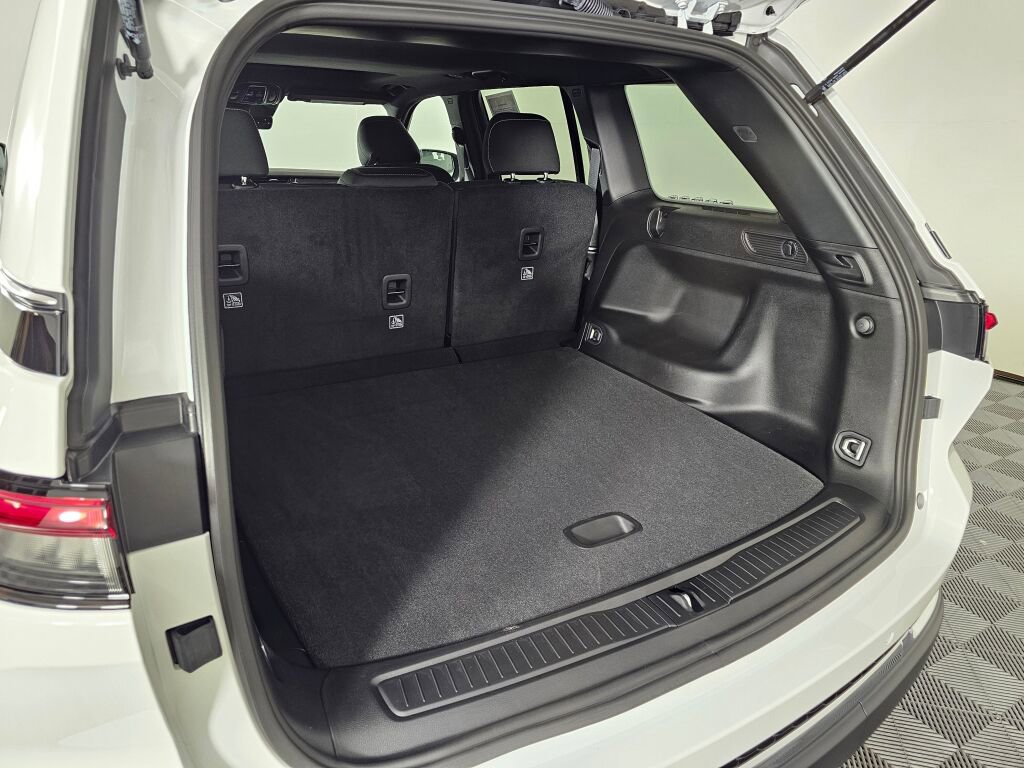 New 2025 Jeep Grand Cherokee Laredo X w/ Trailer Tow Package image 13