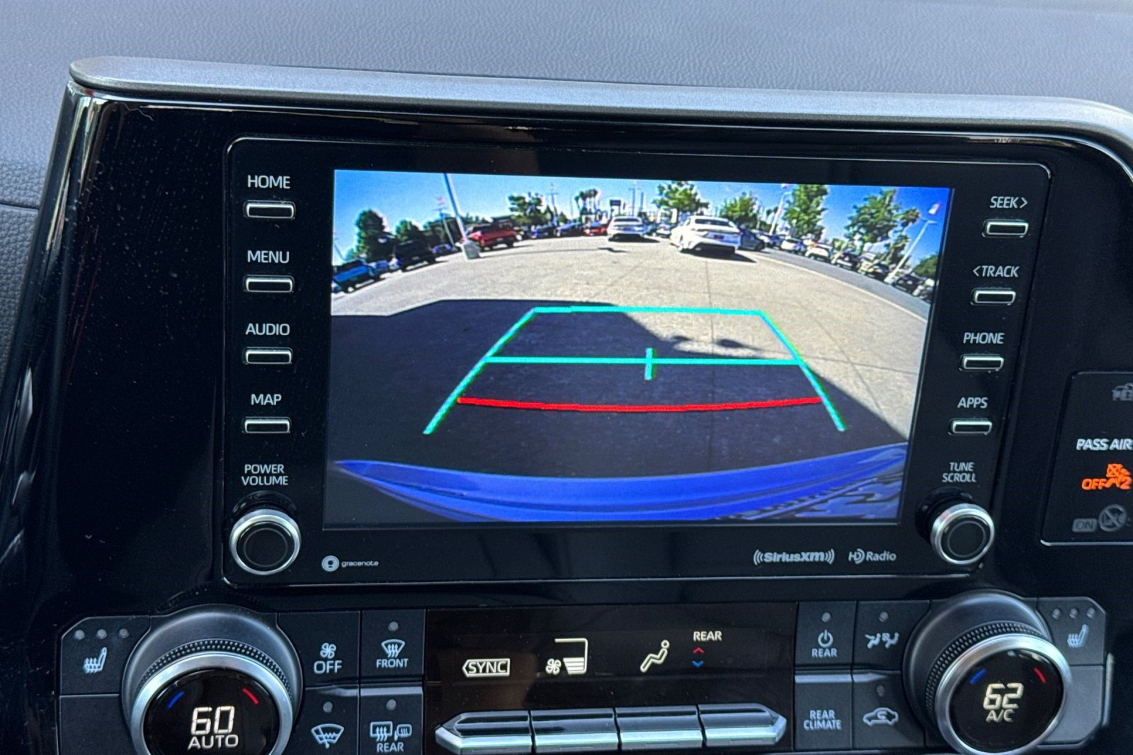 Used 2022 Toyota Highlander XLE AWD/4WD image 20