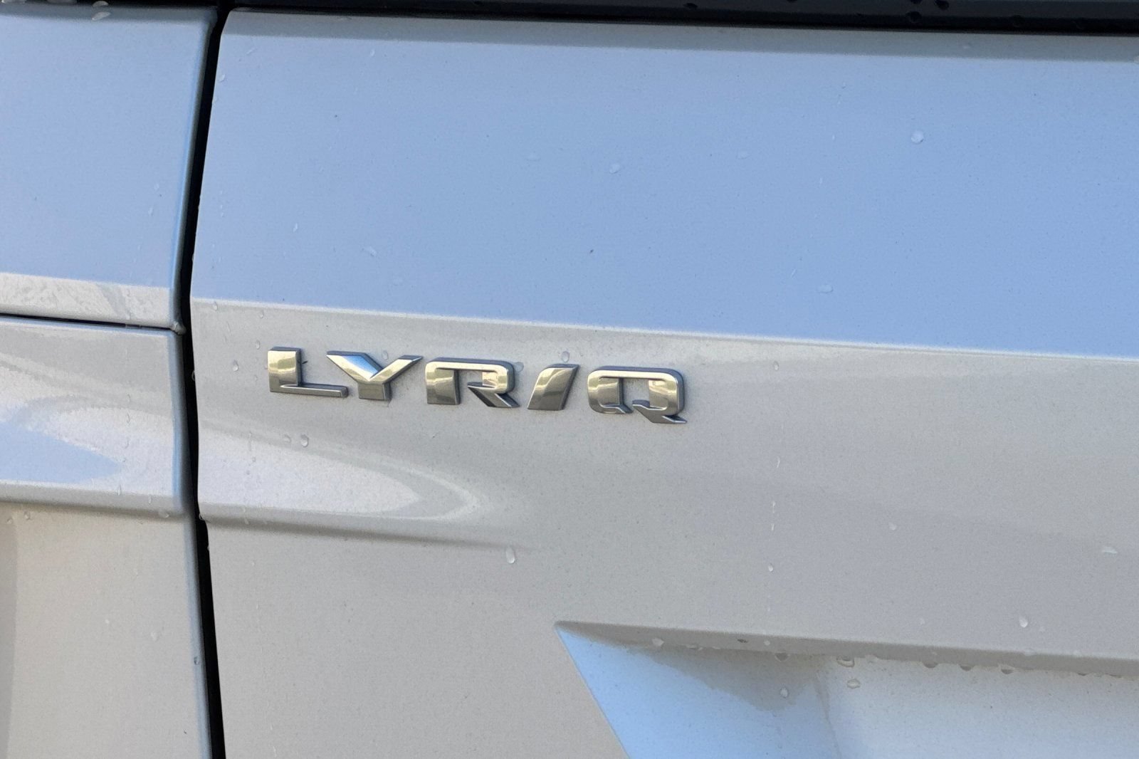 Certified 2024 Cadillac Lyriq Luxury AWD/4WD image 28