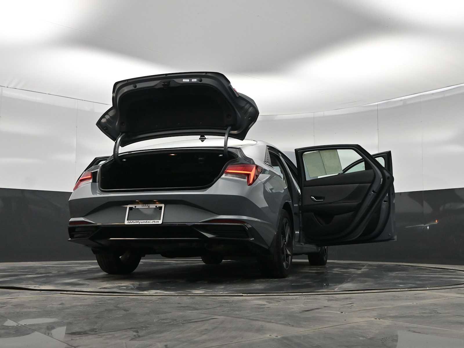 Used 2023 Hyundai Elantra Limited image 43