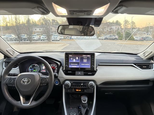 Used 2022 Toyota RAV4 XLE Premium image 17