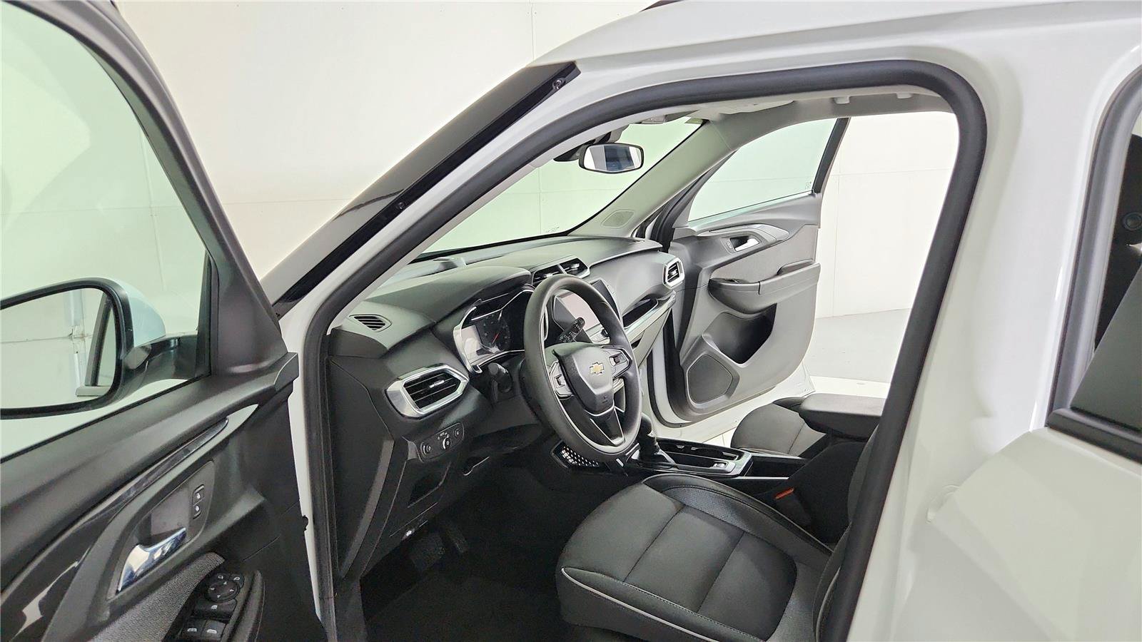 Used 2023 Chevrolet TrailBlazer LT FWD image 16