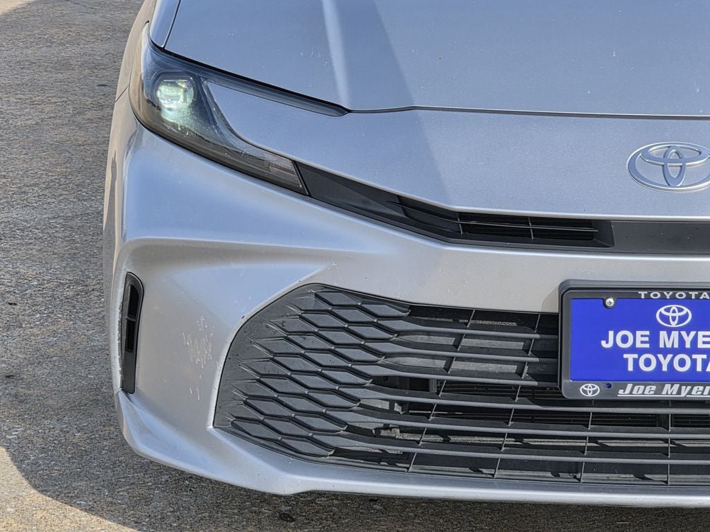 Used 2025 Toyota Camry LE FWD image 5