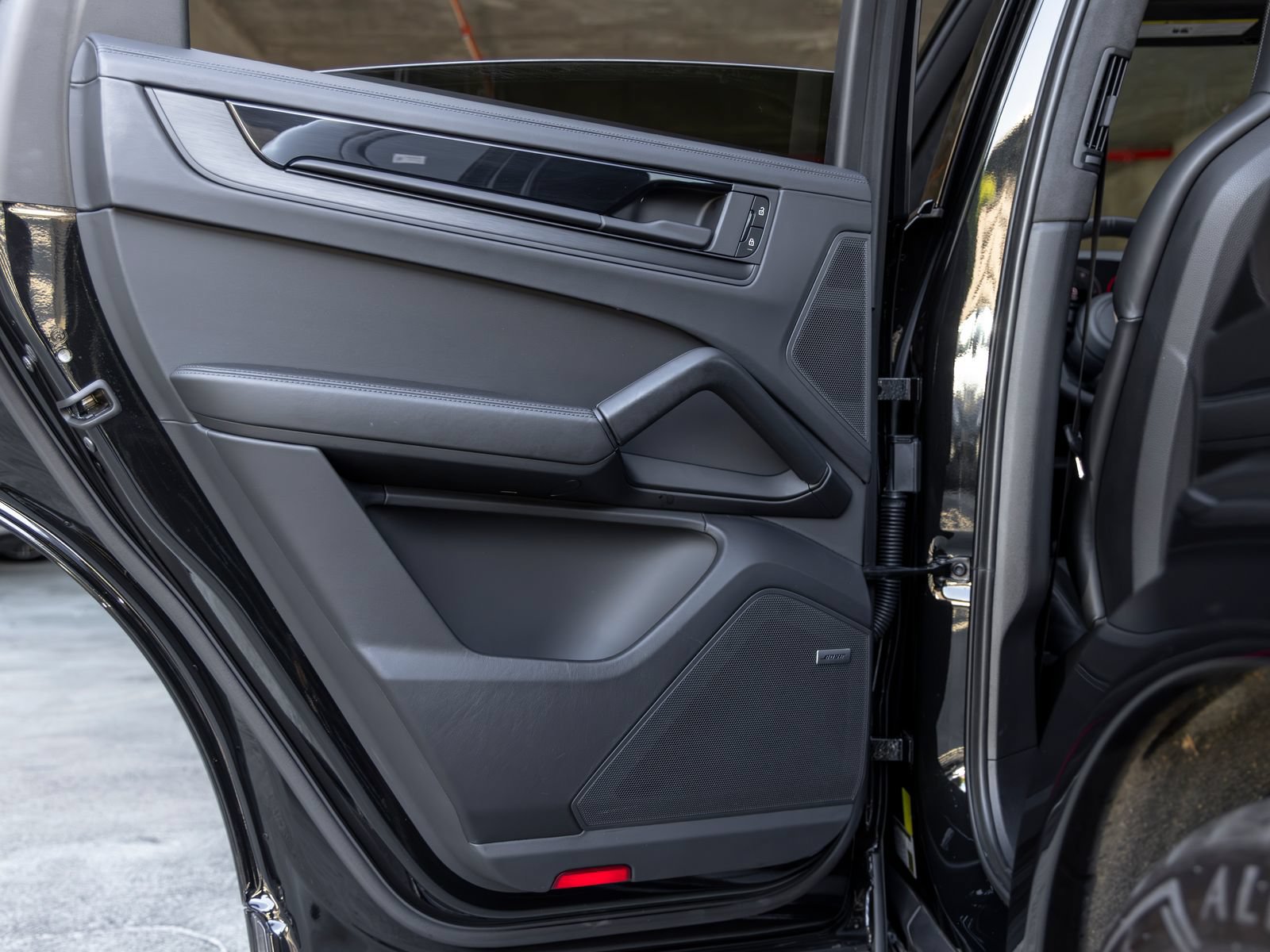 Certified 2025 Porsche Cayenne GTS AWD/4WD image 43