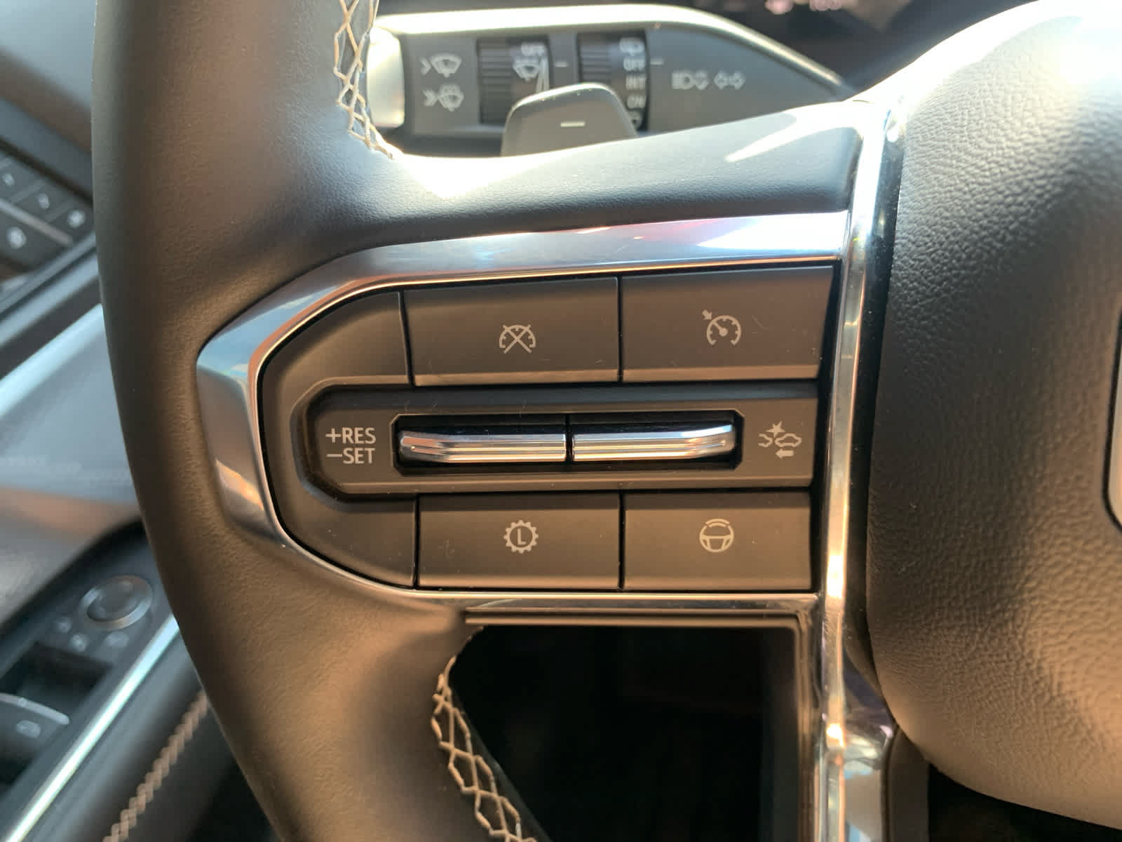 Used 2024 GMC Acadia Denali w/ Super Cruise Package FWD image 25