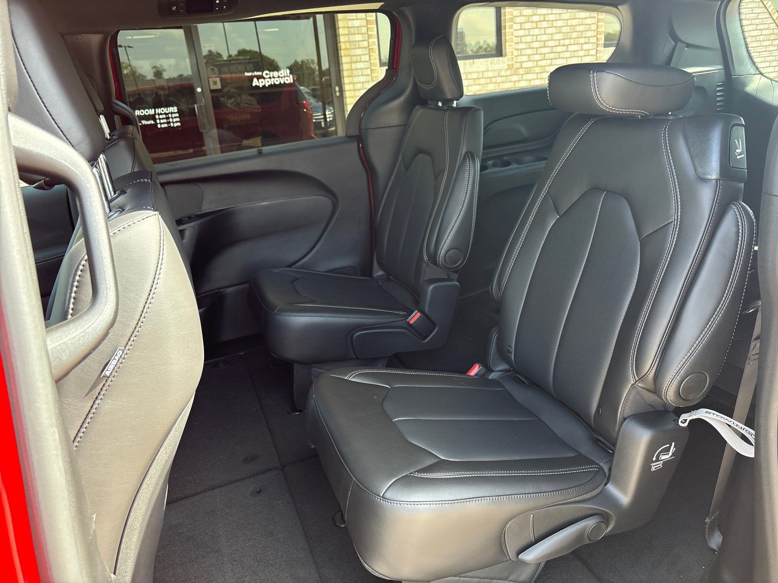 New 2026 Chrysler Pacifica Select image 4
