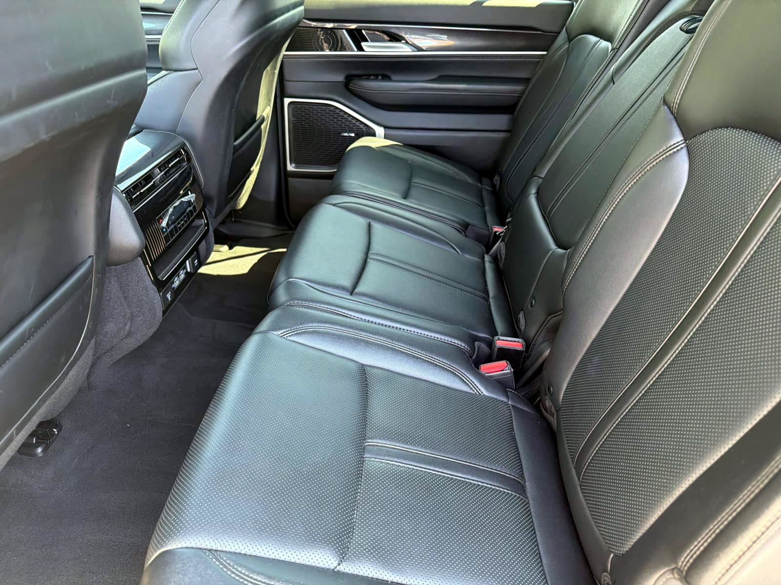 Used 2024 Jeep Wagoneer 4WD image 6