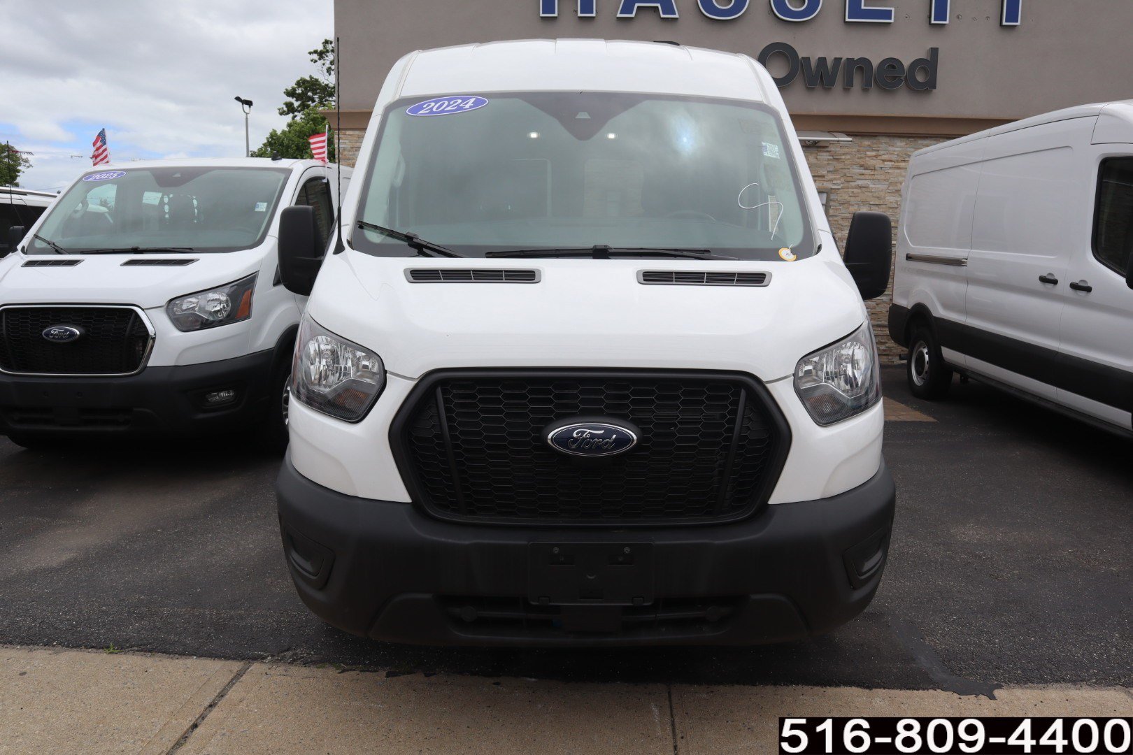 Used 2024 Ford Transit 250 148 Medium Roof RWD image 4
