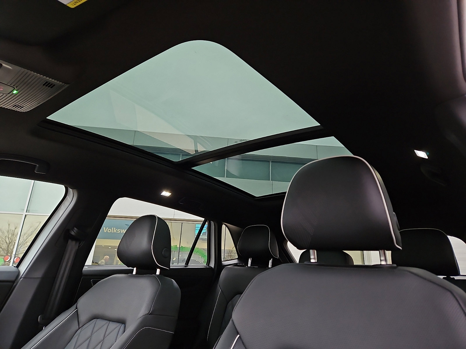 Used 2025 Volkswagen Atlas Cross Sport SEL Premium R-Line image 13