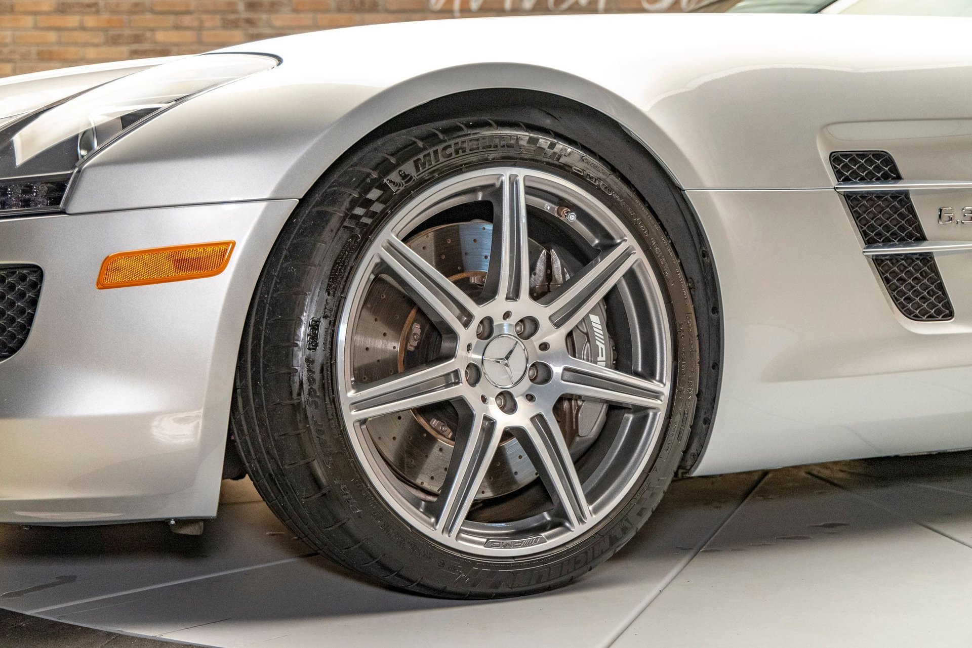 Used 2012 Mercedes-Benz SLS AMG Roadster image 21
