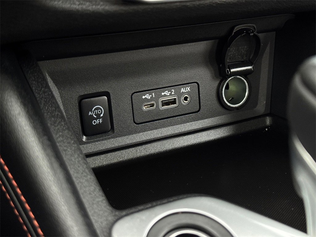 Used 2025 Nissan Sentra SR w/ SR Premium Package image 32