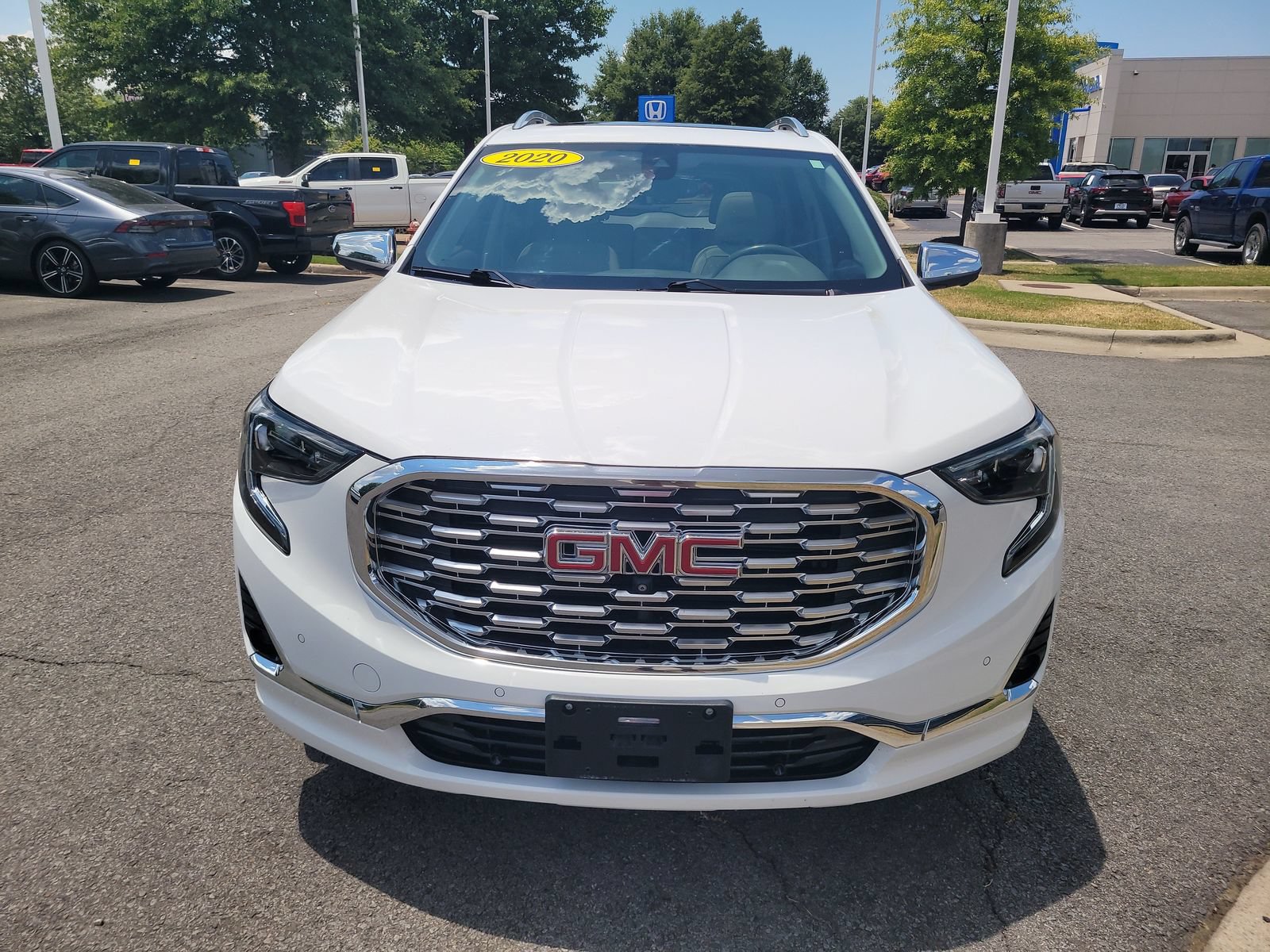 Used 2020 GMC Terrain Denali w/ Denali Premium Package FWD image 8