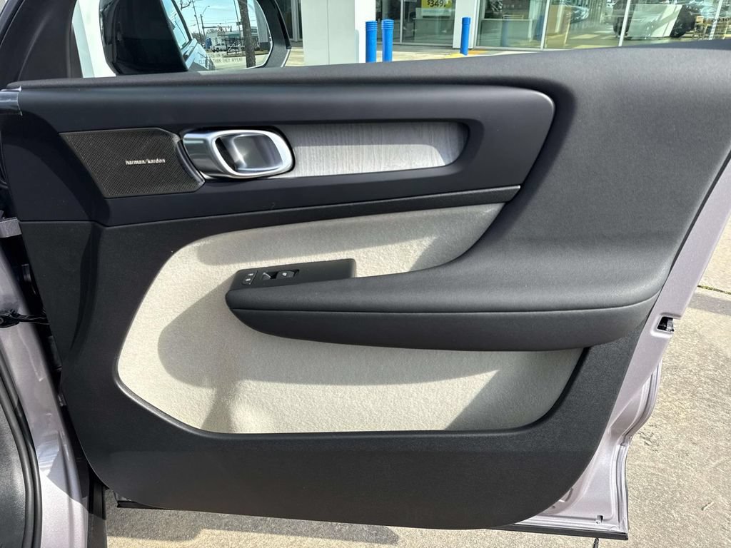 New 2026 Volvo XC40 B5 Ultra AWD/4WD image 17