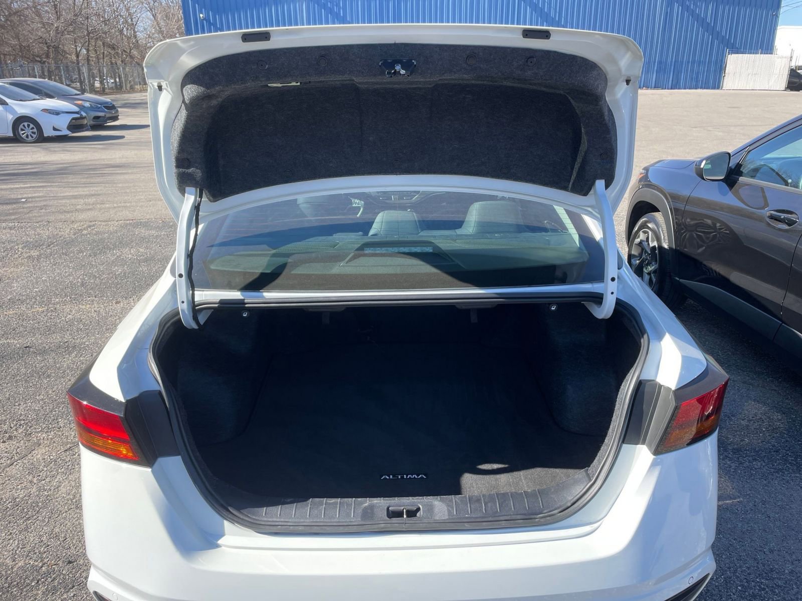 Used 2025 Nissan Altima 2.5 SV image 32