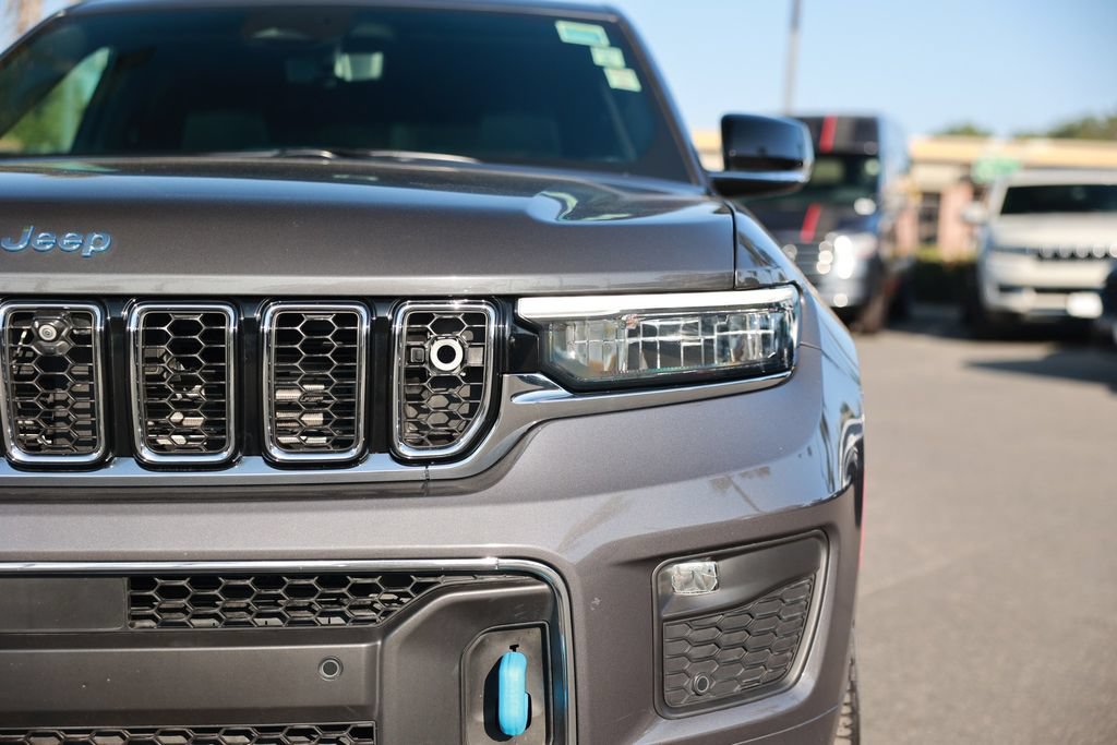 Used 2023 Jeep Grand Cherokee Overland w/ Advanced Protech Group III AWD/4WD image 5