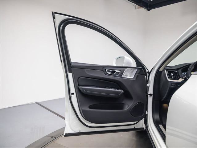 Used 2021 Volvo XC60 T8 Inscription w/ Advanced Package image 27