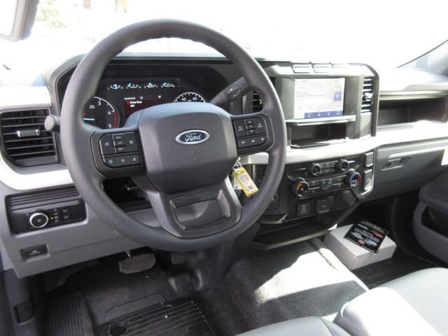 New 2024 Ford F450 XL w/ XL Chrome Package RWD image 9