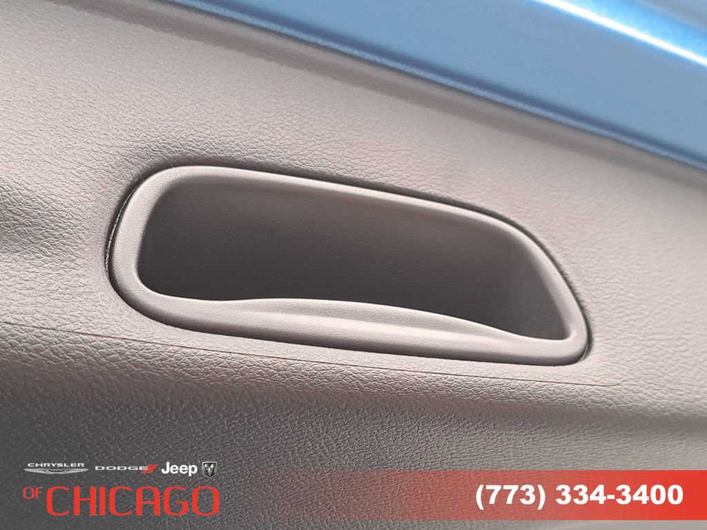 New 2026 Chrysler Pacifica Select w/ S Appearance Package image 8