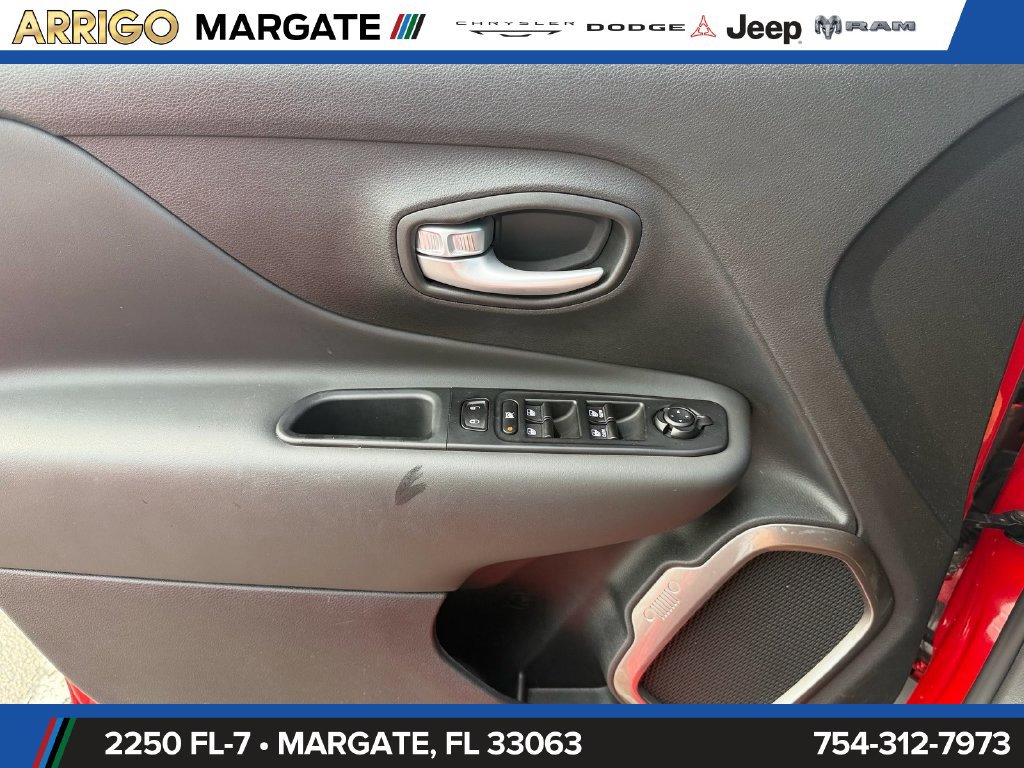 Certified 2023 Jeep Renegade Latitude AWD/4WD image 32