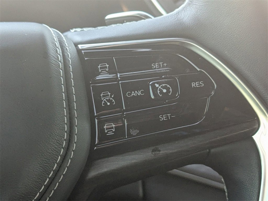 Used 2022 Jeep Grand Cherokee Overland w/ Luxury Tech Group IV image 20