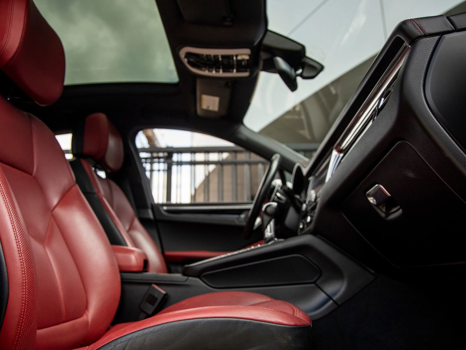 Used 2020 Porsche Macan image 46