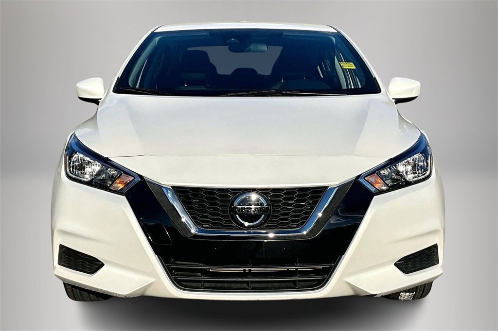 Used 2022 Nissan Versa SV image 4